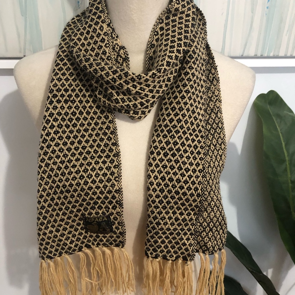 Elegant Black and Tan Scarf - Picture 4 of 5